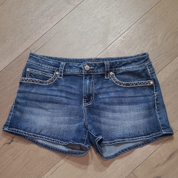 EUC Shyanne Jean Shorts Women's sz 31 Mid Rise Denim Shorts - Picture 1 of 12